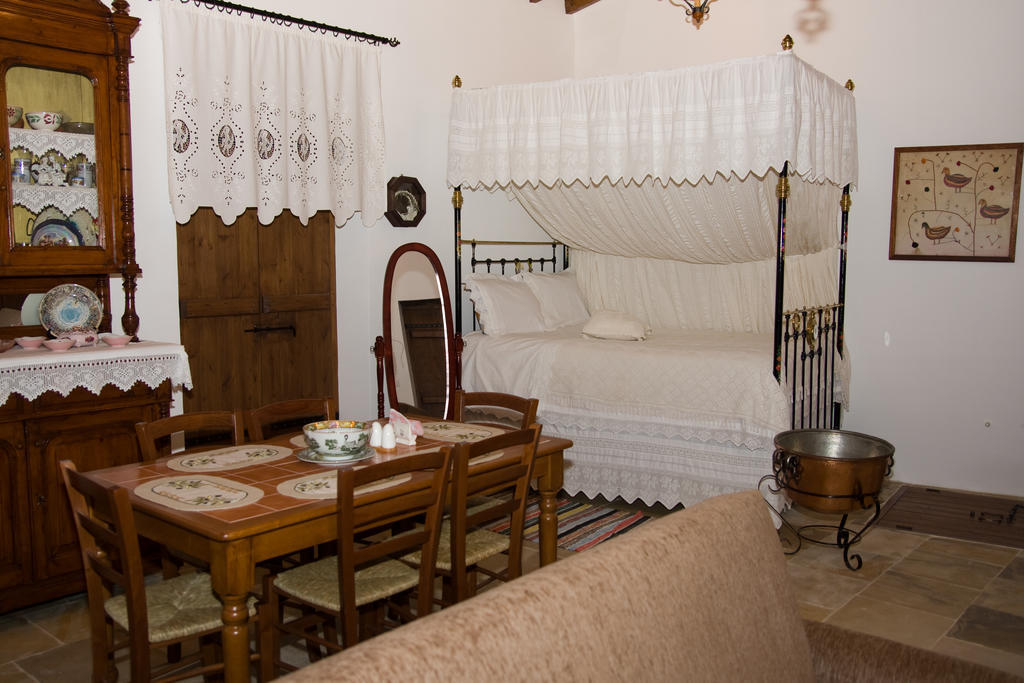 Xenios Cottages Lofou Oda fotoğraf